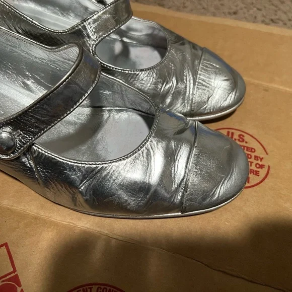 Chanel Silver Mary Jane Women's Shoes. READ DESCRIPTION - Picture 7 of 14